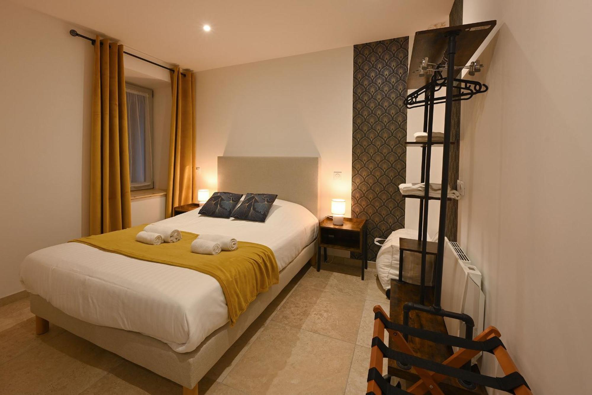 Hotel De La Croisee Poncin Luaran gambar