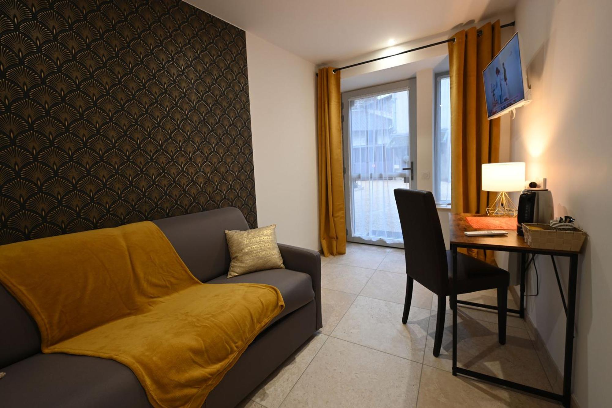 Hotel De La Croisee Poncin Luaran gambar