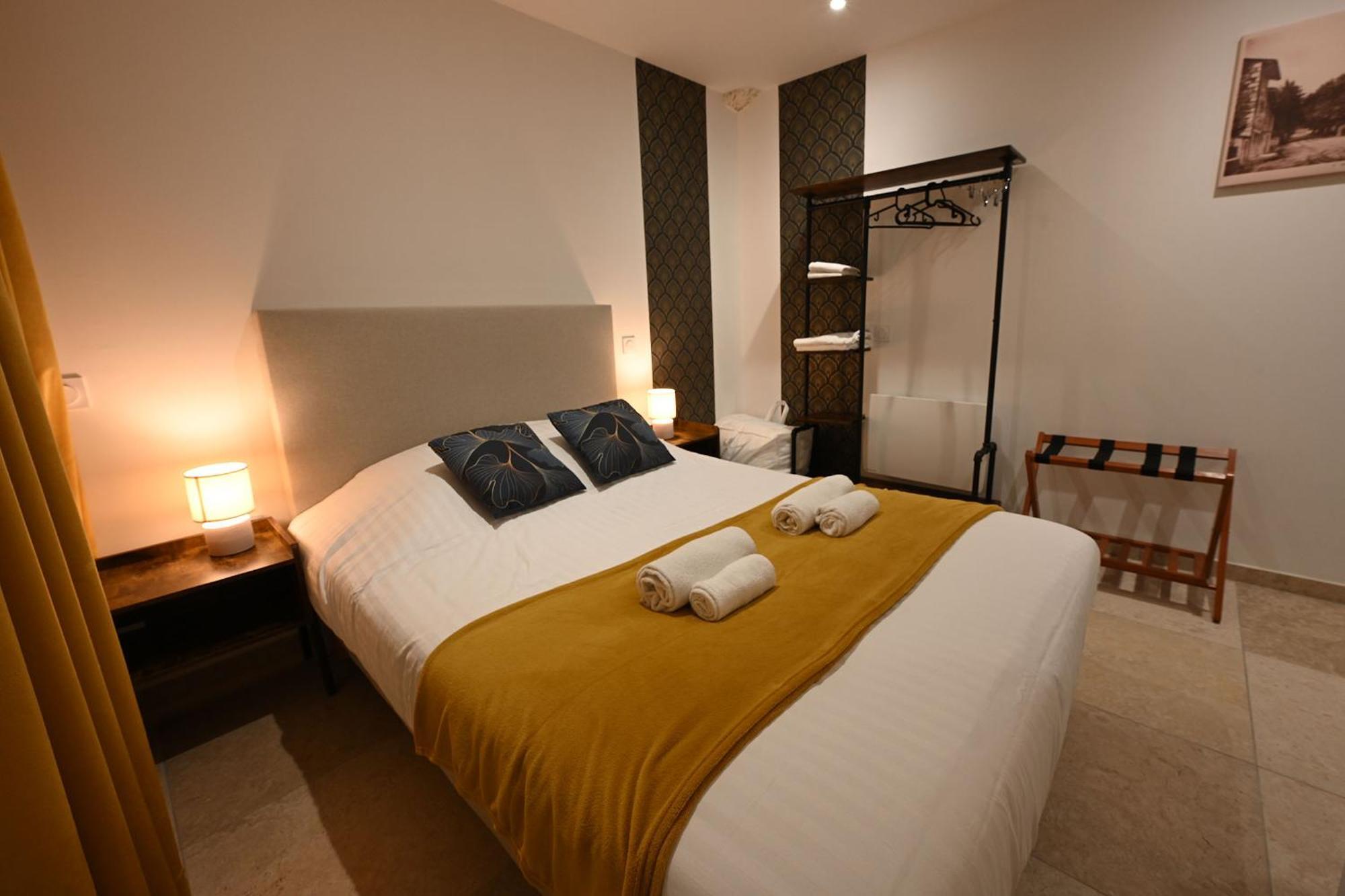 Hotel De La Croisee Poncin Luaran gambar