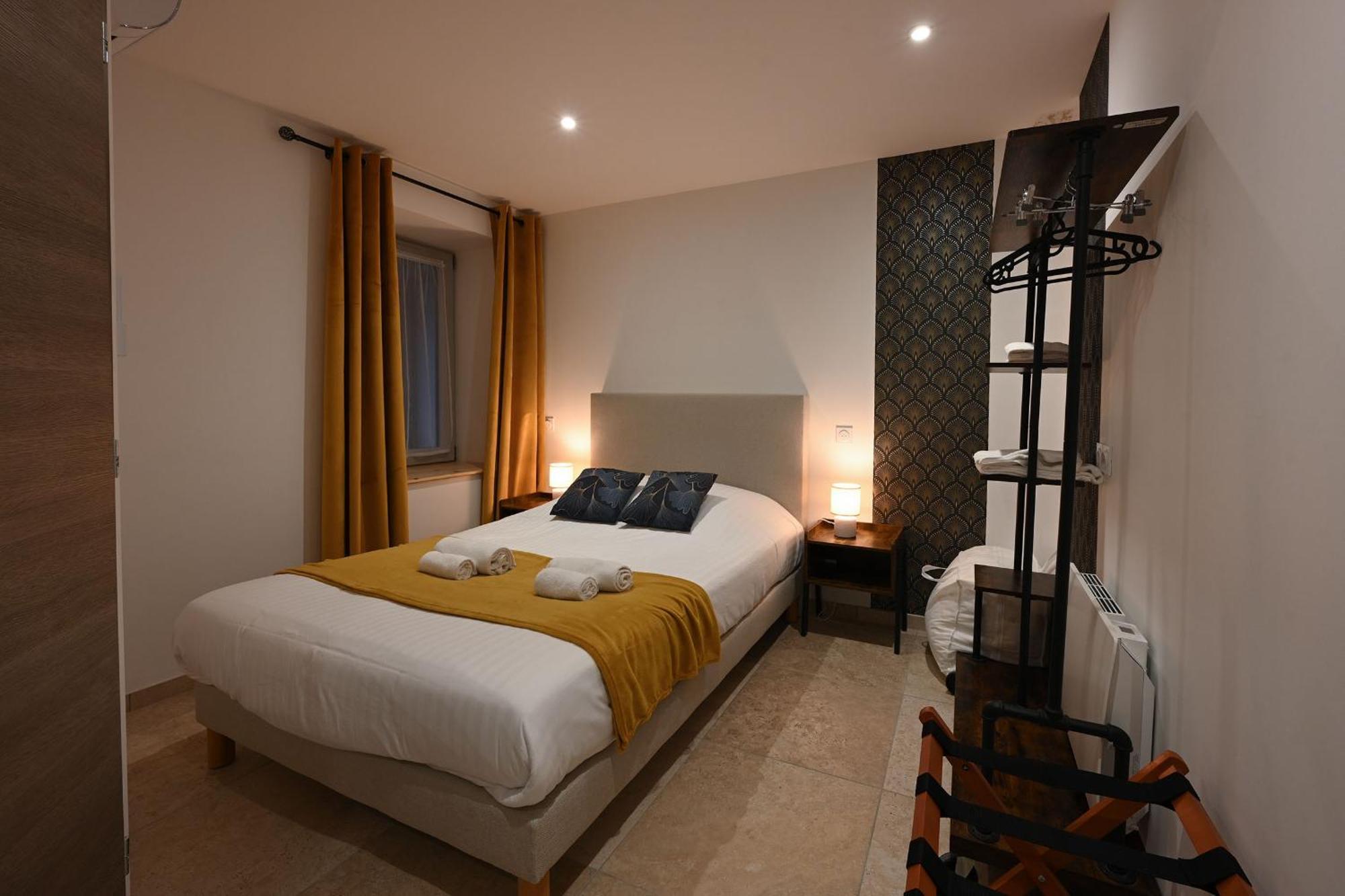 Hotel De La Croisee Poncin Luaran gambar